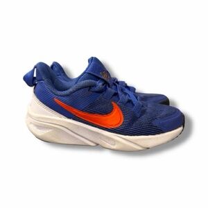 Boys Nike shoes size 11